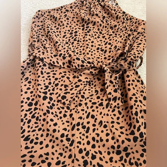 SHEIN Brown and Black Leopard Print Kids Romper - Picture 2 of 6